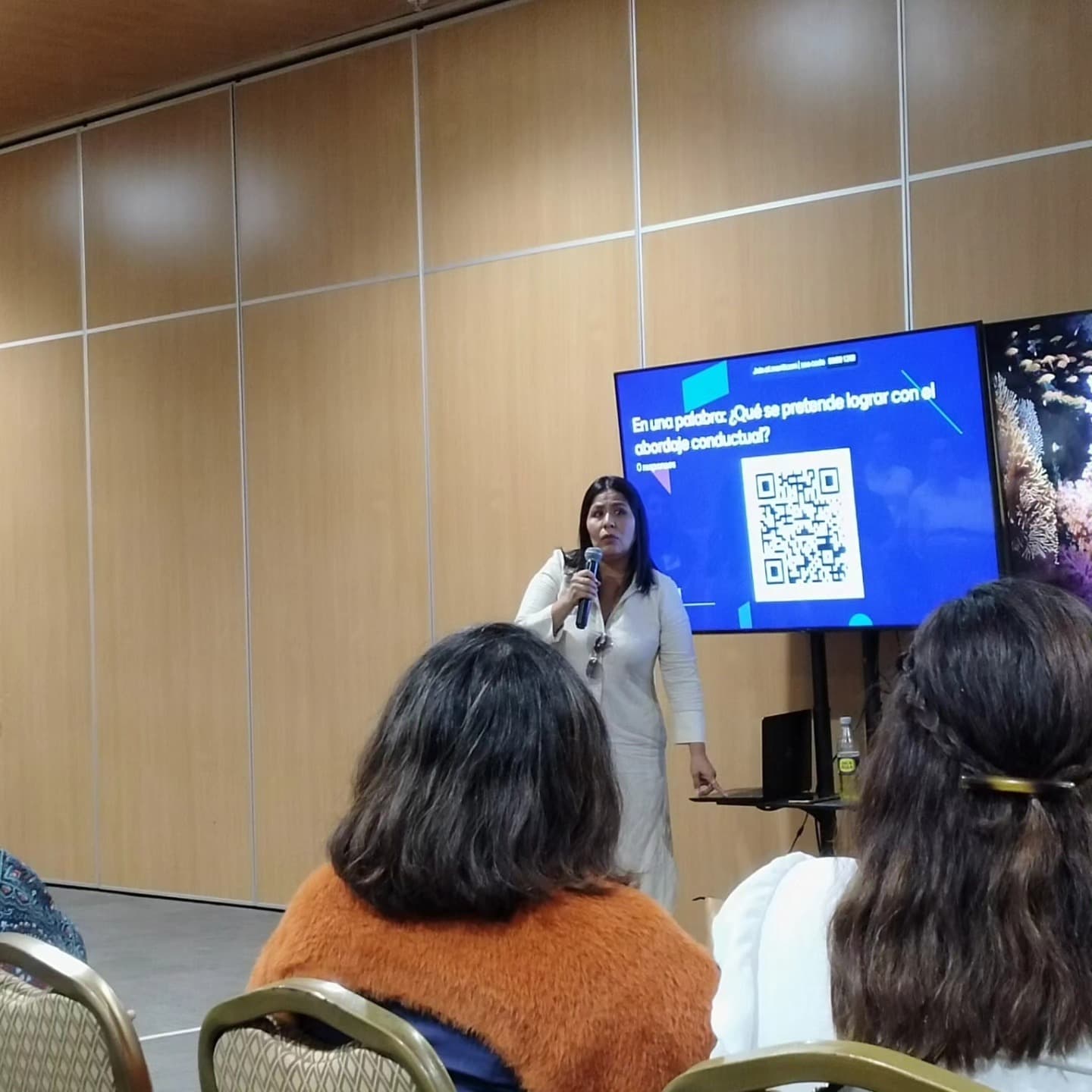 Keiko como ponente en conferencia